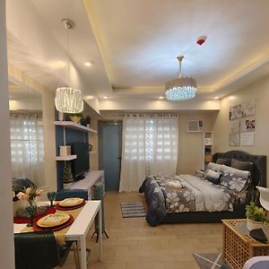 Manhattan Plaza Tower 2 With Balcony, Mini Karaoke, Pool, Can Cook